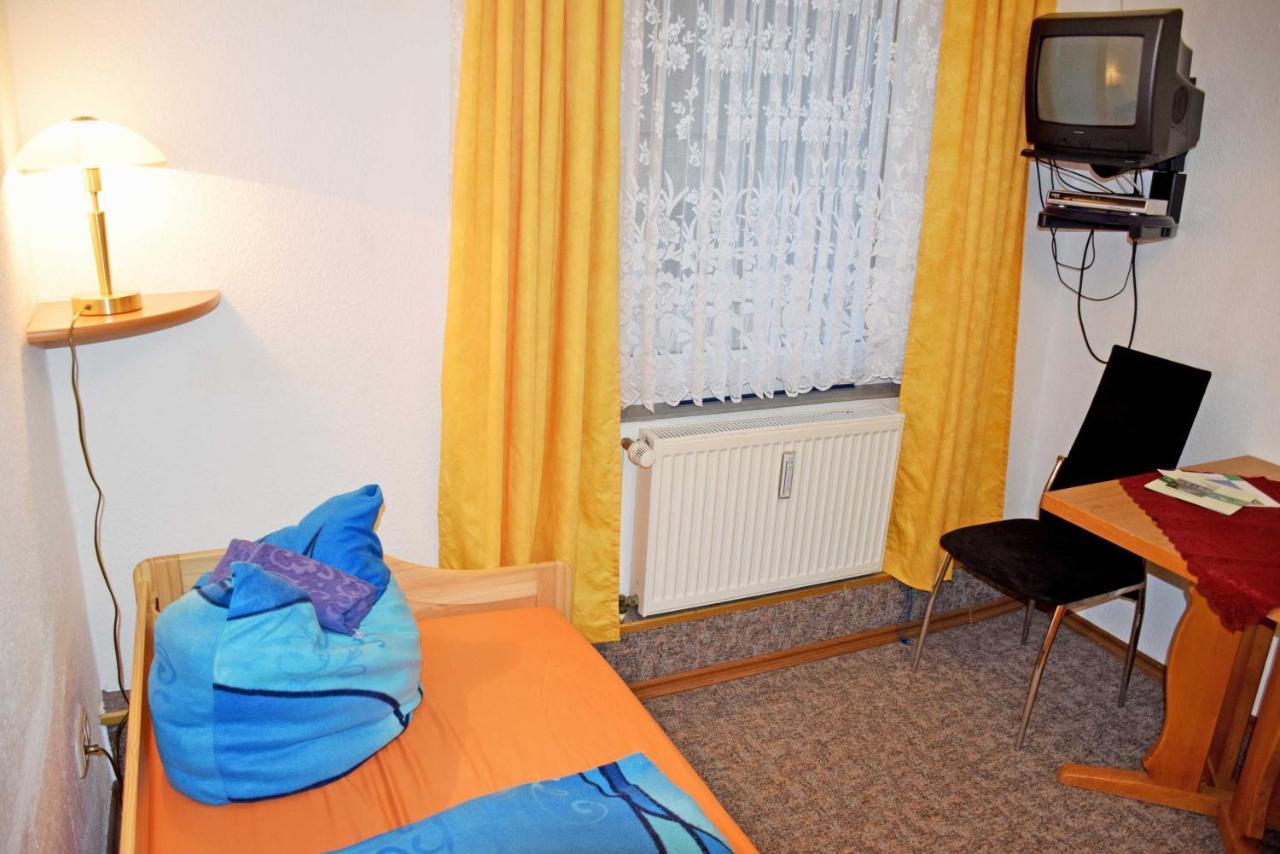 Ferienwohnung/ Ferienzimmer Asche Aschersleben Bagian luar foto